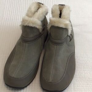 Easy Spirit Gray Suede Faux Fur Ankle Boots